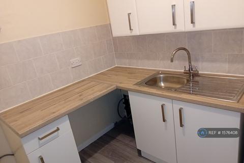 2 bedroom flat to rent, St.Keverne Square, Newcastle Upon Tyne, NE5