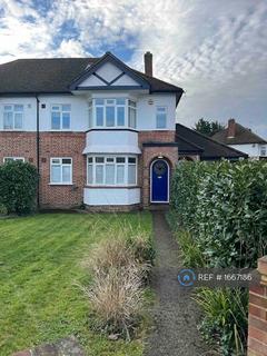 2 bedroom maisonette to rent, Warwick Road, Thames Ditton, KT7