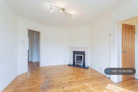 2 bedroom maisonette to rent, Warwick Road, Thames Ditton, KT7
