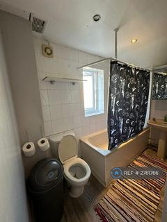 1 bedroom in a house share to rent, Lawrence Road, London, E6