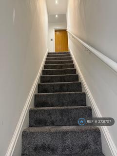 2 bedroom terraced house to rent, Manchester Road, Huddersfield, HD4