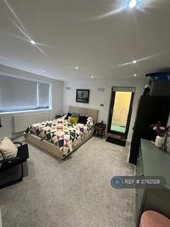 2 bedroom flat to rent, Sybil House, London, SE19