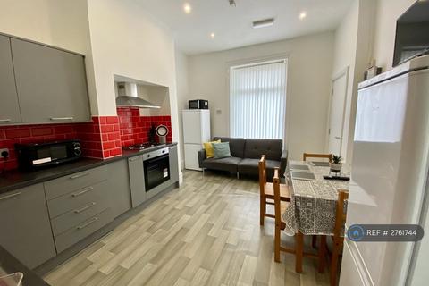 1 bedroom in a house share to rent, Manor Street, Huddersfield, HD4