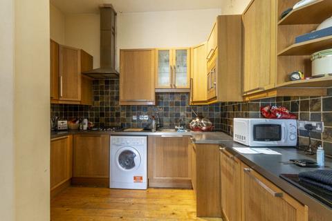 2 bedroom flat to rent, 2046L Edina Place, Edinburgh, EH7 5RN