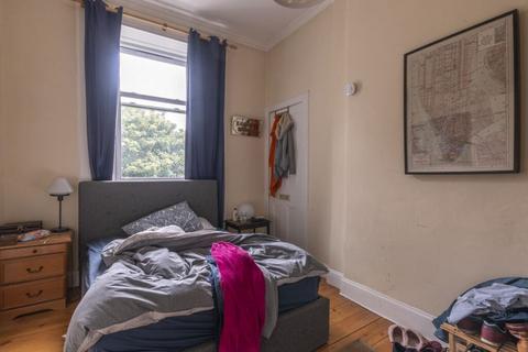 2 bedroom flat to rent, 2046L Edina Place, Edinburgh, EH7 5RN