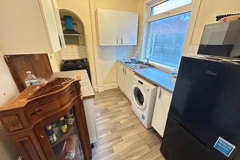 3 bedroom semi-detached house for sale, St. Margarets Avenue, Luton