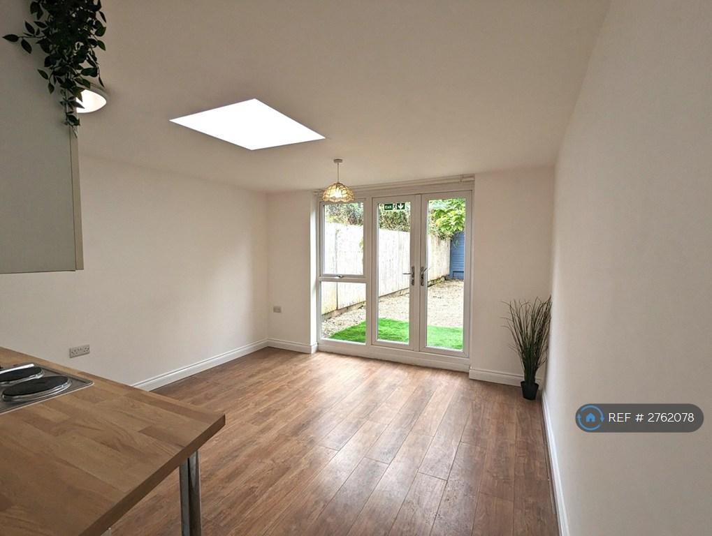 Lounge/Kitchenette