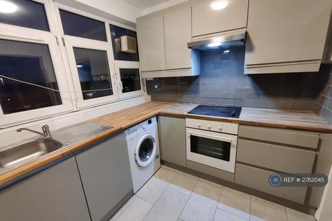 2 bedroom flat to rent, Oatlands Court, London, SW19