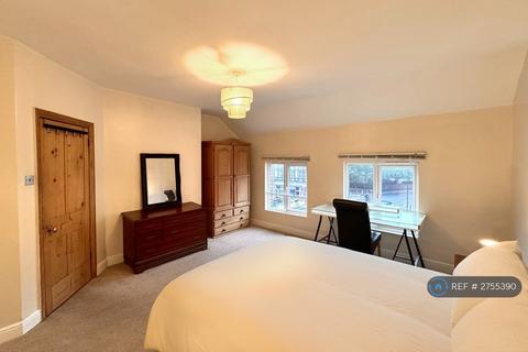 2 bedroom penthouse to rent, Hyde Park Road, Leeds, LS6