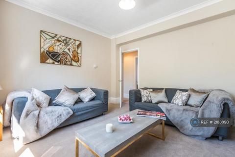 4 bedroom flat to rent, St. John's Drive, London, SW18