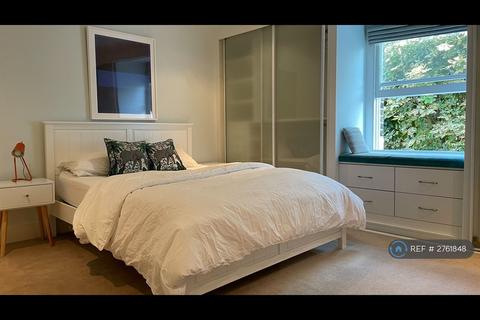 1 bedroom in a flat share to rent, Humber Road, London, SE3