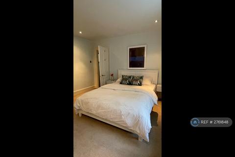 1 bedroom in a flat share to rent, Humber Road, London, SE3