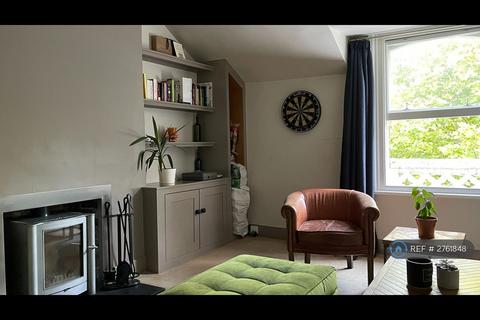 1 bedroom in a flat share to rent, Humber Road, London, SE3