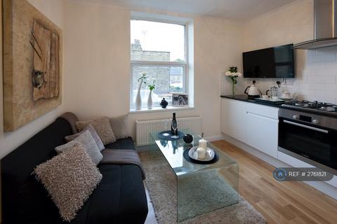 2 bedroom flat to rent, Commercial Road, London, E14