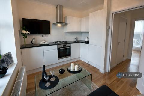 2 bedroom flat to rent, Commercial Road, London, E14