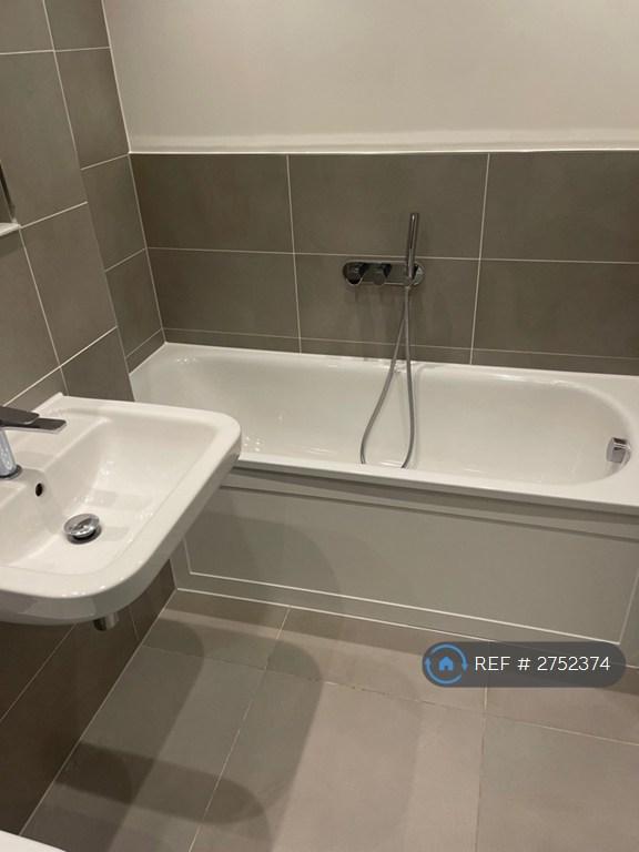 Family Bath Room