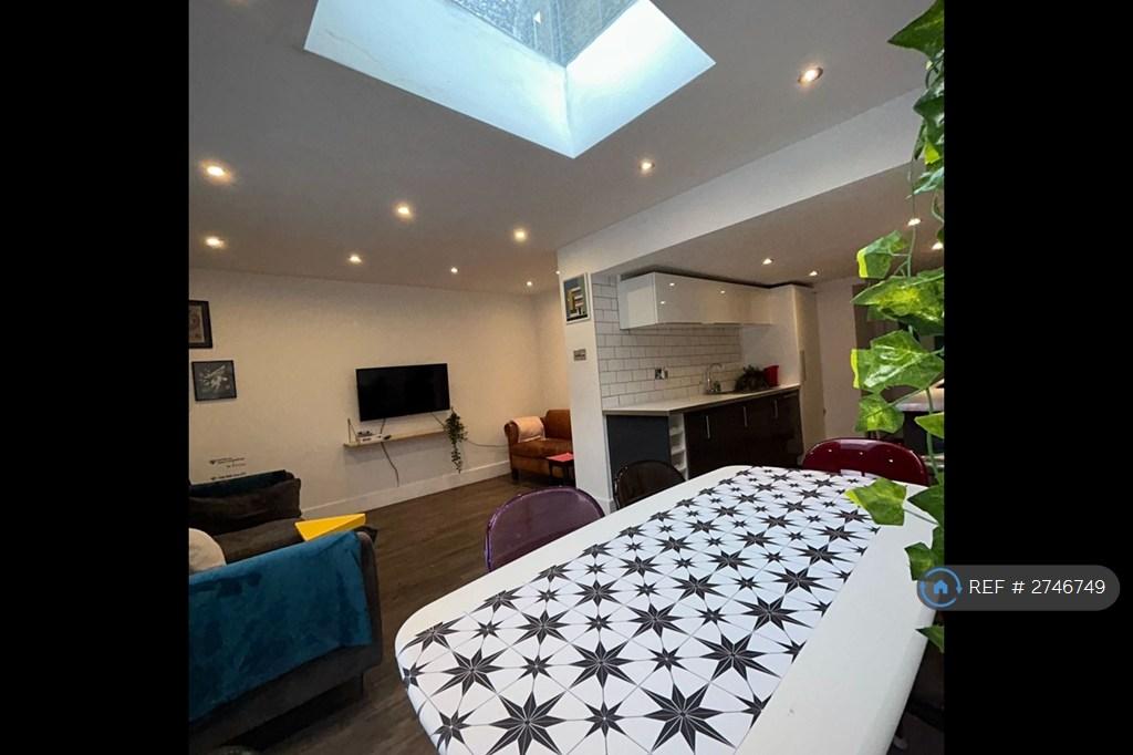 A Contemporary Garden Flat With Style