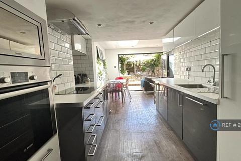 2 bedroom flat to rent, Highbury, London, N5