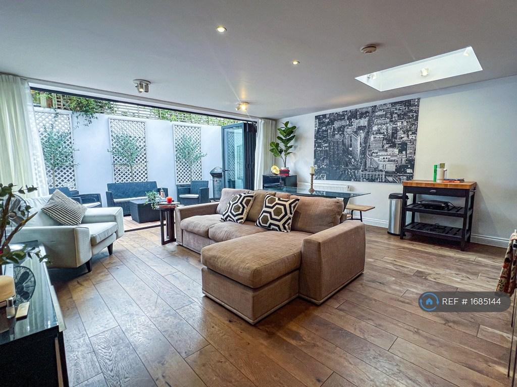 Lounge/Kitchen