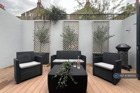 2 bedroom flat to rent, Tooting, London, SW17