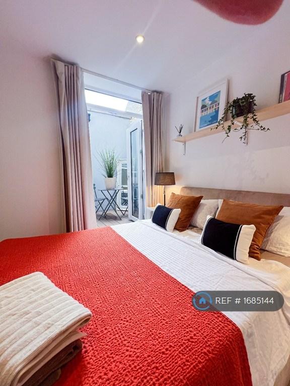 Bedroom 2 &amp; Private Terrace