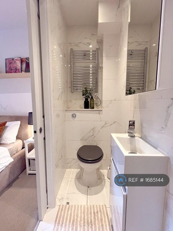 Ensuite - Bedroom 2