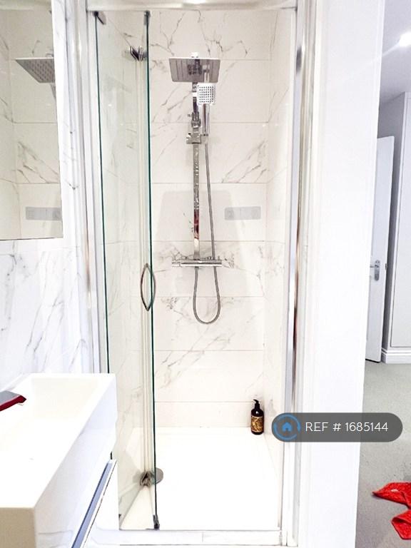 Ensuite - Bedroom 2
