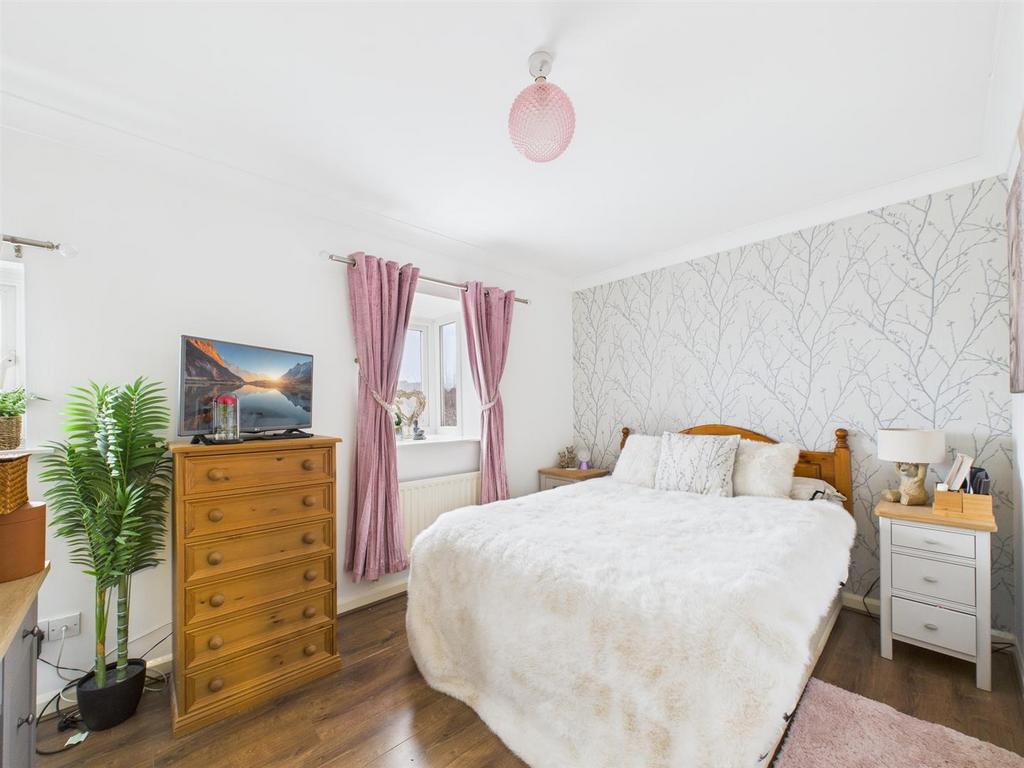 Bed 1.jpg