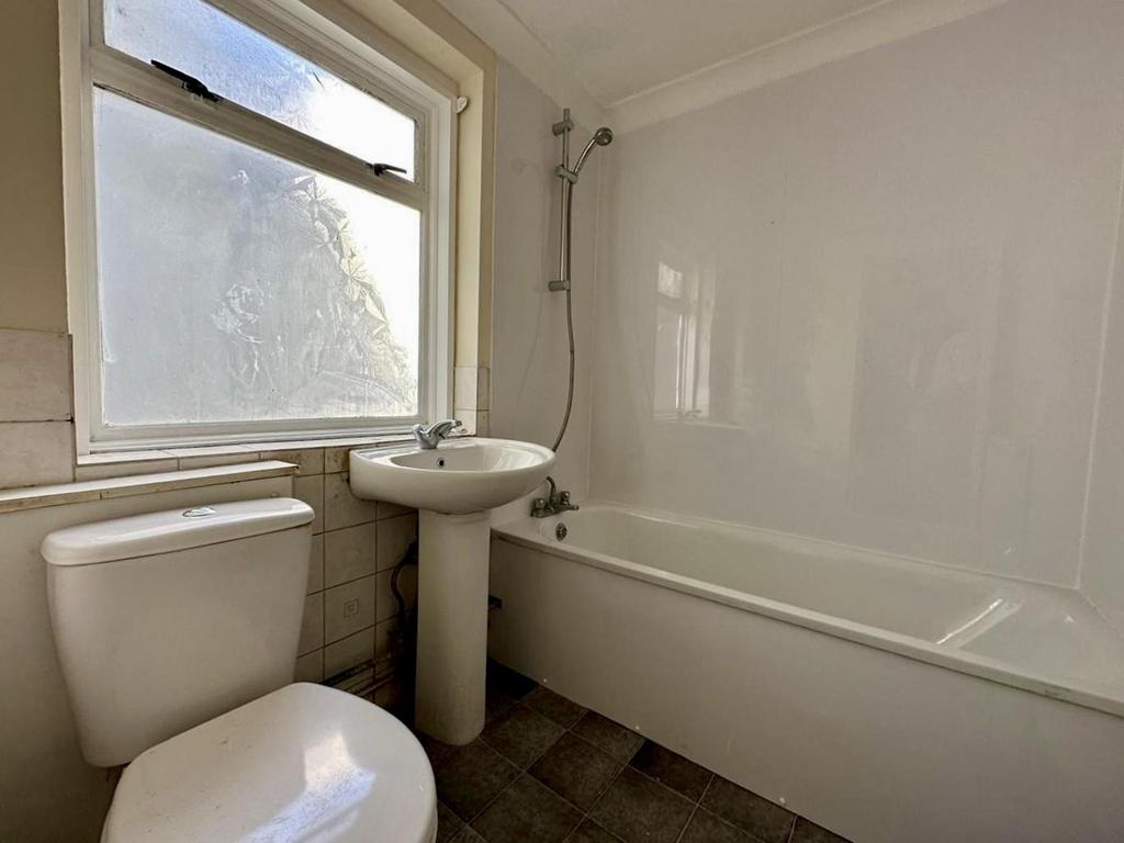 Thumbnail Bathroom.jpg