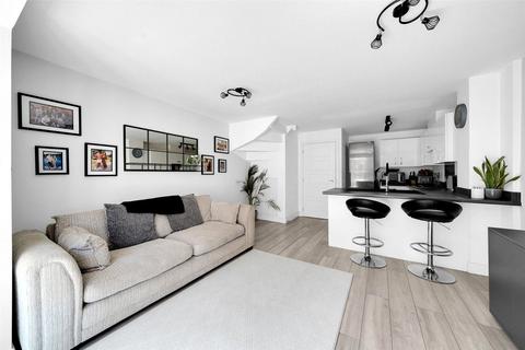 4 bedroom terraced house to rent, Dale Street, Dartford, Kent, DA1