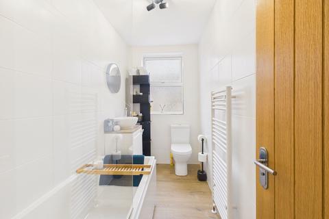 3 bedroom flat for sale, Dean Street, Gateshead, NE9