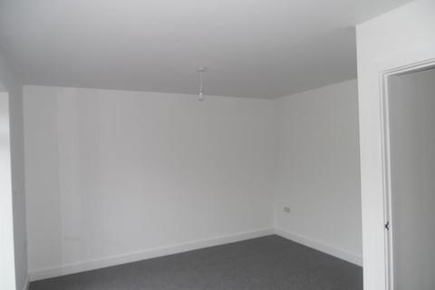 3 bedroom detached house to rent, Douglas Road, Clacton On Sea, Essex, CO15 3JT
