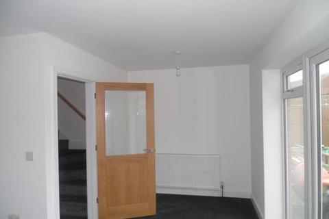 3 bedroom detached house to rent, Douglas Road, Clacton On Sea, Essex, CO15 3JT