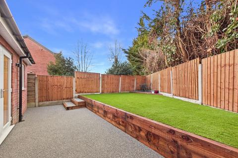 3 bedroom semi-detached house to rent, Stour Road, Manchester M29
