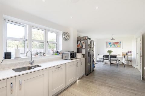 5 bedroom detached house for sale, Osprey Drive, St. Albans