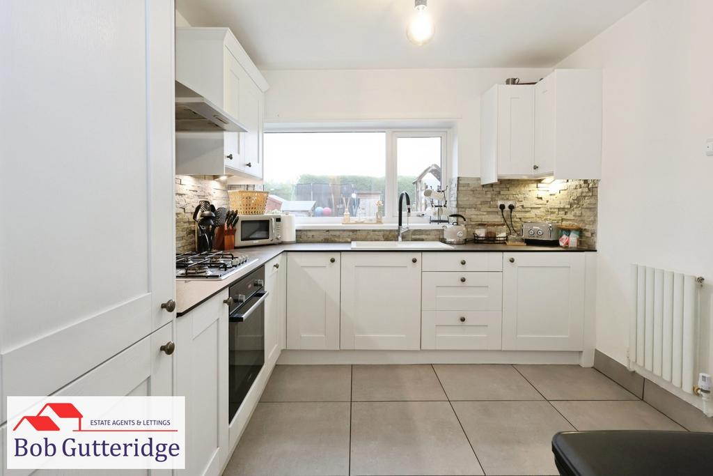 Fitted kitchen / breakfast room