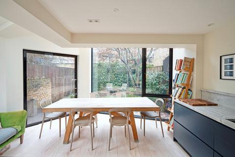3 bedroom terraced house for sale, Chantrey Road, London SW9