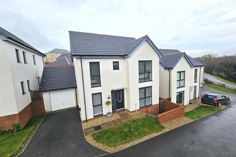 4 bedroom detached house for sale, Foggintor Grove, Tavistock
