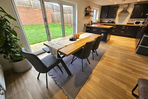 4 bedroom detached house for sale, Foggintor Grove, Tavistock
