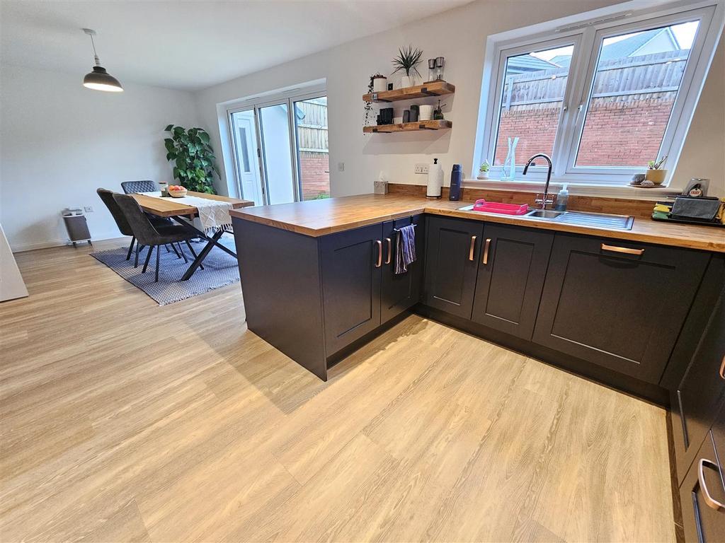 Kitchen (2).jpg