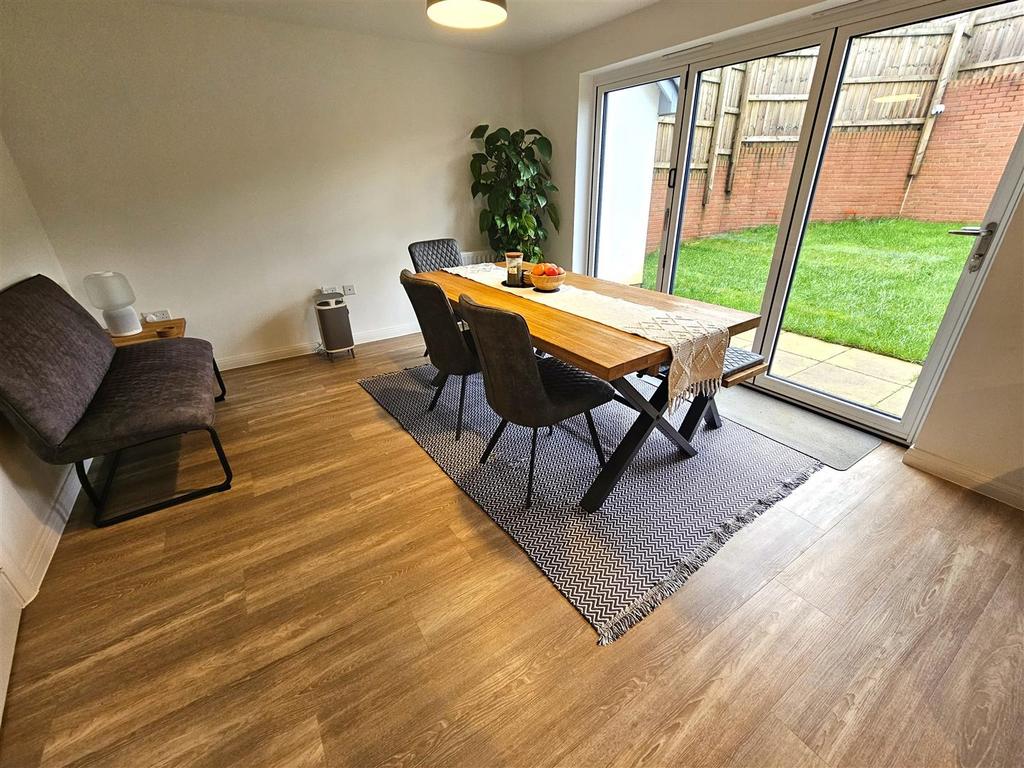 Dining Area.jpg