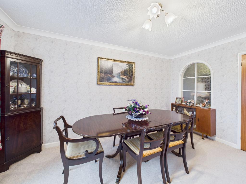 Bedroom 4/ dining room