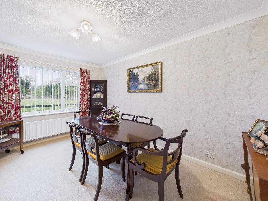Bedroom 4 / dining room