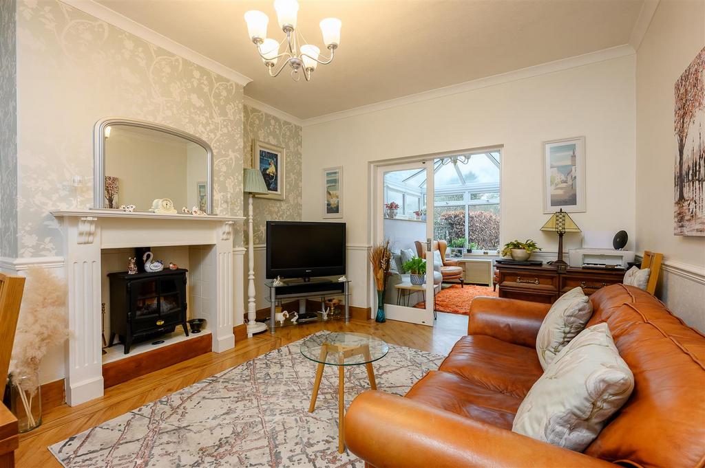 Lounge/dining room