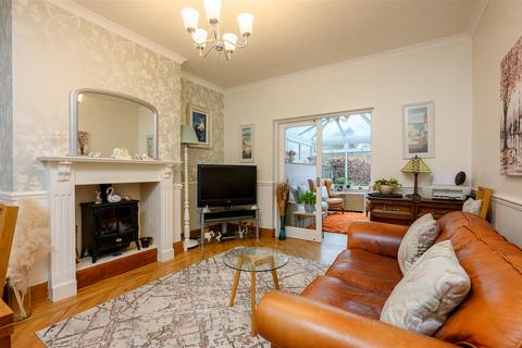 4 bedroom semi-detached house for sale, Middlethorpe Grove, York, YO24 1JW