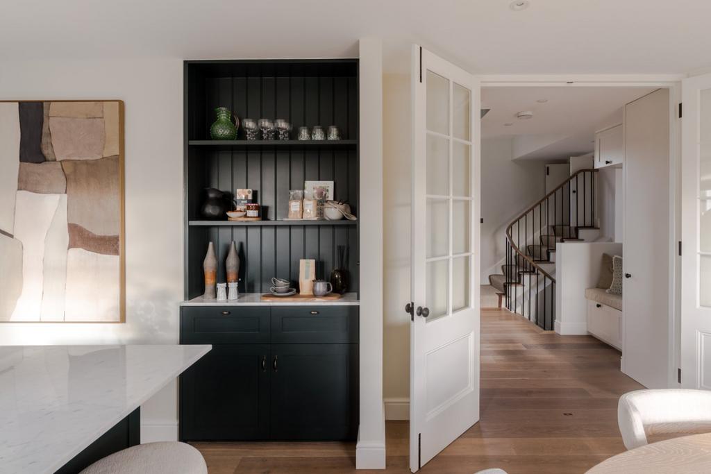Kitchen/Entrance