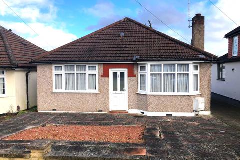 2 bedroom detached bungalow for sale, Compton Place, Watford WD19