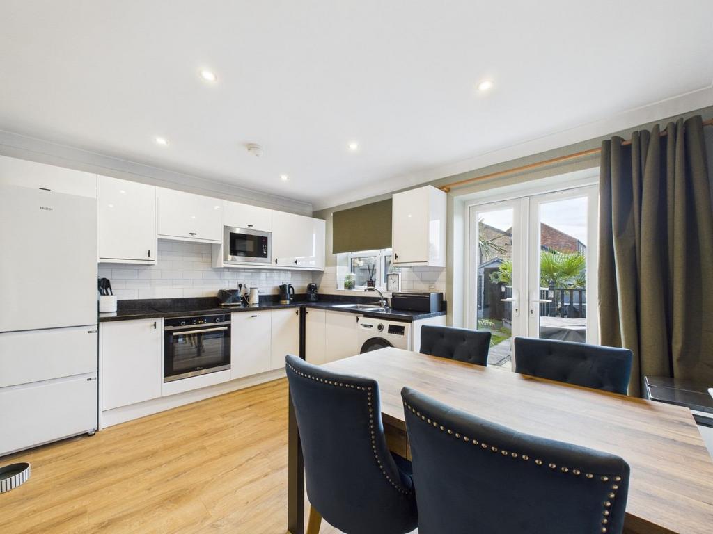 Kitchen/Dining Area
