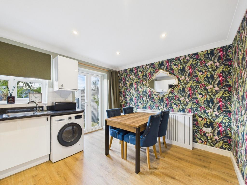 Kitchen/Dining Area