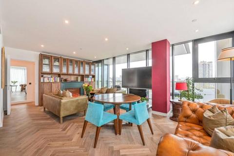 2 bedroom apartment to rent, Merino Gardens, London, E1W